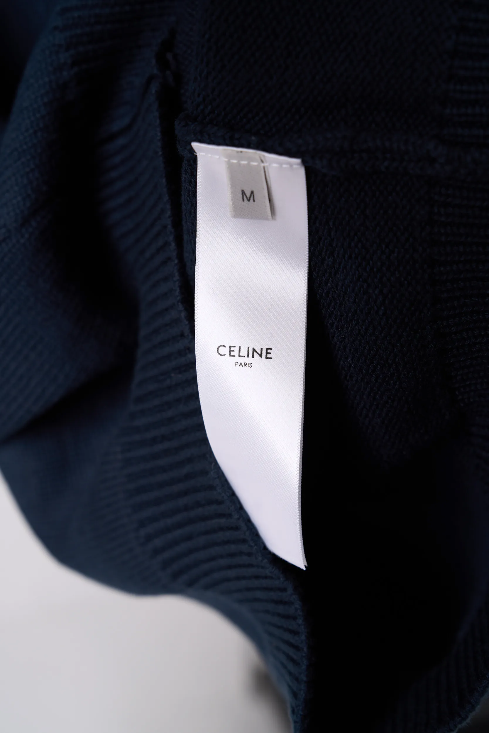 [Real auction] CELINE/Celine embroidered logo knitted hooded sweater [In Stock] S M L XL CELINE PARIS embroidered oversized version, hood, with adjustable drawstring, 1 kangaroo pocket, dropped shoulders, ribbed trim. The embroidery uses mixed color embroidery threads, and the 3D three-dimensional embroidery process is customized with brand letter embroidery. The total number of stitches is approximately 16,800. Ultra high density embroidery. Washing water for ready-made clothes, removes wool impurities, fixes water, fixes the pattern and adds hand feel.